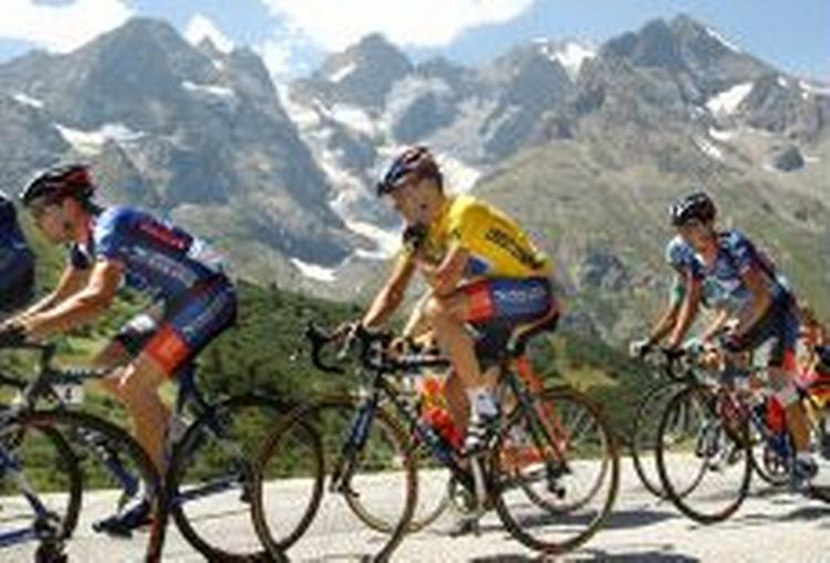 Mandag sagde tour-feltet farvel til Alperne for denne gang. - Foto: AP 