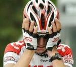 Tyler Hamilton måtte råbe om hjælp tidligt på etapen. Siden klarede han ærterne selv. - Foto: AP 