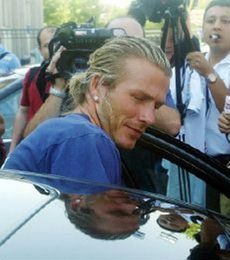 Beckham på vej væk fra Reals træningsanlæg. - Foto: AP 
