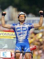 Servais Knaven høster frugten efter han stak af fra udbrydergruppen efter 18 kilometer. - Foto: AP 