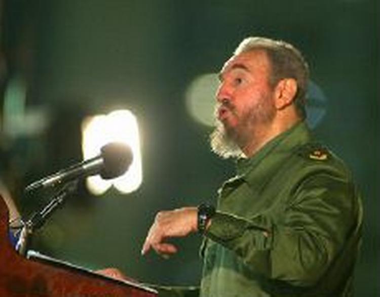 Fidel Castro taler i anledning af 50 året for den cubanske revolution. - Foto: AP 