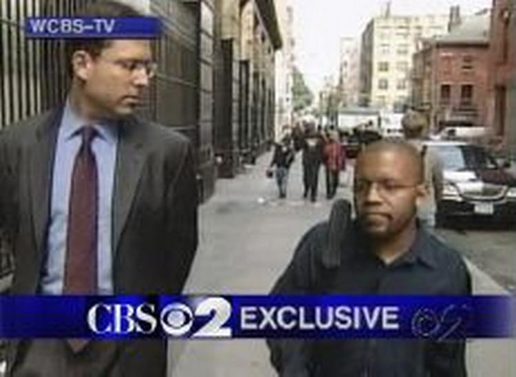 Jayson Blair, til højre, blev fyret fra New York Times. - Foto: AP 