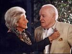 Bob Hope sammen med sin hustru Dolores, fotograferet i 1998 af AP. 