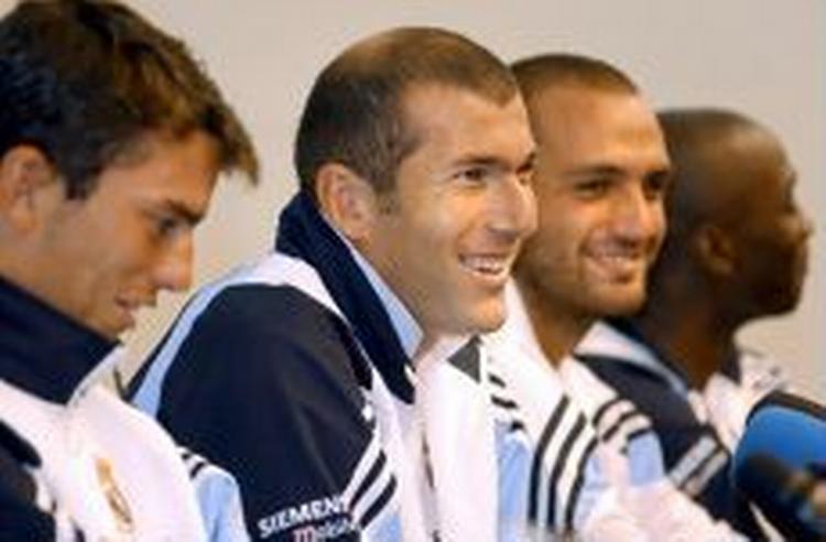Zinedine Zidane fortalte om sin beslutning på et pressemøde under Real Madrids PR-tur i Kina. - Foto: AP 