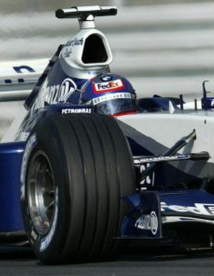 Colombianeren Juan Pablo Montoya var hurtigst under lørdagens kvalifikation, og han tager dermed pole-position foran Williams-kollegaen Ralf Schumacher. - Foto: AP 