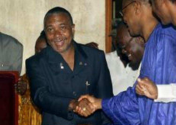 Præsident Charles Taylor har flere gange lovet at gå i eksil i Nigeria, men men nu bekræfter han, at det vil ske 11. august klokken 11.59. - Foto: AP 