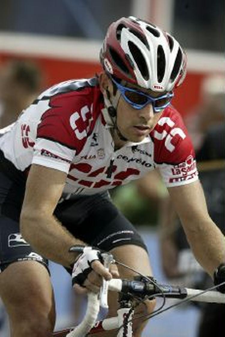 Julian Dean var den CSC-rytter, der klarede sig bedst på første etape. Resten af holdet står til skideballe fra Riis. - Foto: Claus Bonnerup 