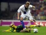 Et af Chelseas nyindkøb, Damien Duff, i kamp mod Zelina i Slovakiet. Chelsea vandt 2-0, og Jesper Grønkjær fik en halv time på banen. - Foto: AP 
