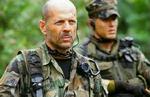 Man føler sig på velkendt grund, så snart løjtnant A.K. Waters (Bruce Willis) har plantet sin solide soldaterstøvle på nigeriansk jord. - Foto: Fox Film. 