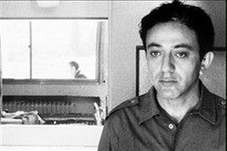I flere af de absurde fabler spiller den palæstinensiske instruktør Elia Suleiman selv med. - Foto: Camera Film. 
