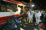 En selvmordsbombe dræbte mindst 20 personer i en bus i Jerusalem. - Foto: AP 