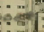 Israelske tropper bomber det hus, som tilhørte bagmanden til tirsdagens selvmordsbombe i Jerusalem, hvor 20 blev dræbt. - Foto: AP 