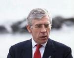 Den britiske udenrigsminister Jack Straw bakker op om USA's militære myndighed i Irak. - Foto: Jens Dresling 