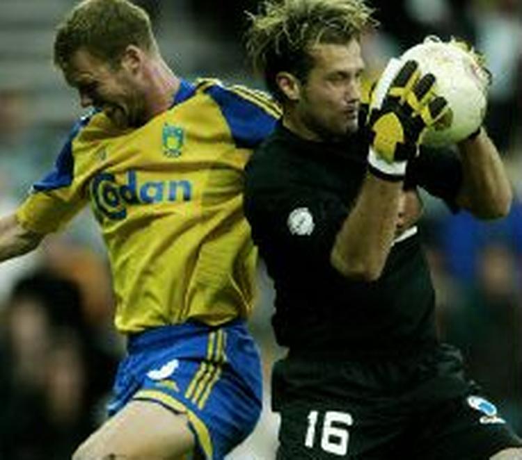 FCK's ellers så udskældte målmand Rabóczki stod fremragende i Brøndy. - Foto: Peter Hove Olesen 