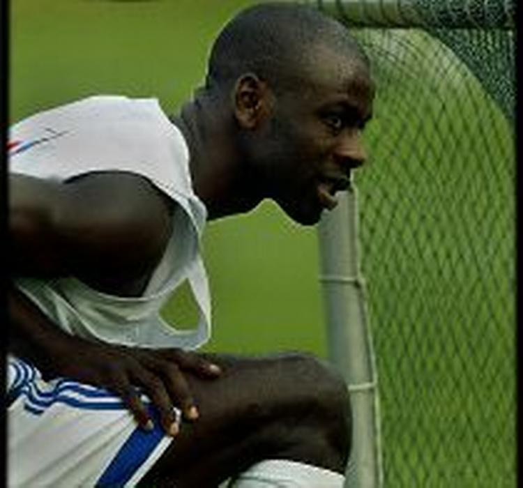 Claude Makelele bliver sidste Chelsea-indkøb i denne sæson. Handlen sluttede minutter før, transfervinduet lukkede. - Foto: Lars Poulsen 