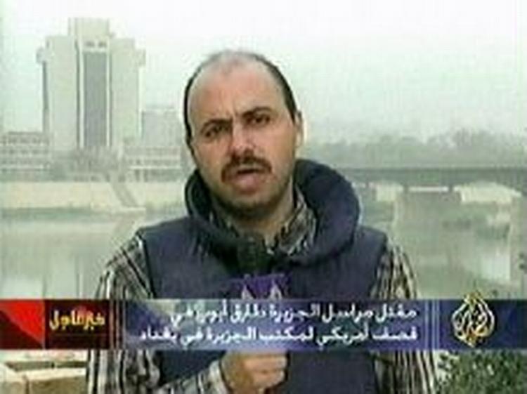 En journalist fra Al-Jazeera rapporterer fra Bagdad. - Foto: AP 
