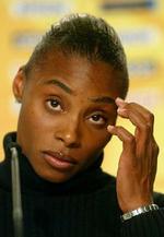 Kelli White siger, at hun tog modafinil af helbredsmæssige årsager. Alligevel fratages hun sine medaljer. - Foto: AP 