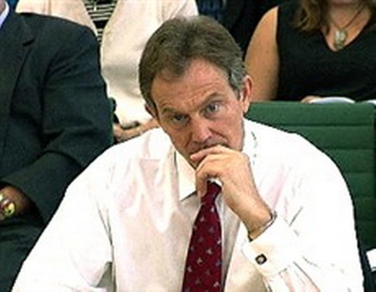 Tony Blair siger, at det er vigtigt, at Hutton-undersøgelsen ikke lader sig påvirke af avisoverskrifterne. - Foto: AP 
