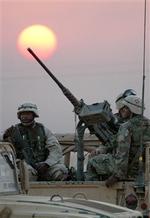 Den britiske udenrigsminister Straw foreslår, at briterne sender yderligere 5.000 mand til at forstærke de britiske tropper i det sydlige Irak. - Foto: AP 