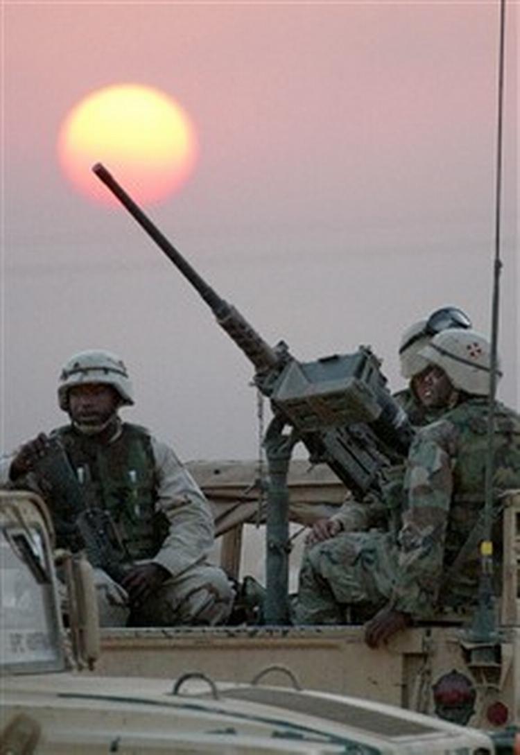 Den britiske udenrigsminister Straw foreslår, at briterne sender yderligere 5.000 mand til at forstærke de britiske tropper i det sydlige Irak. - Foto: AP 
