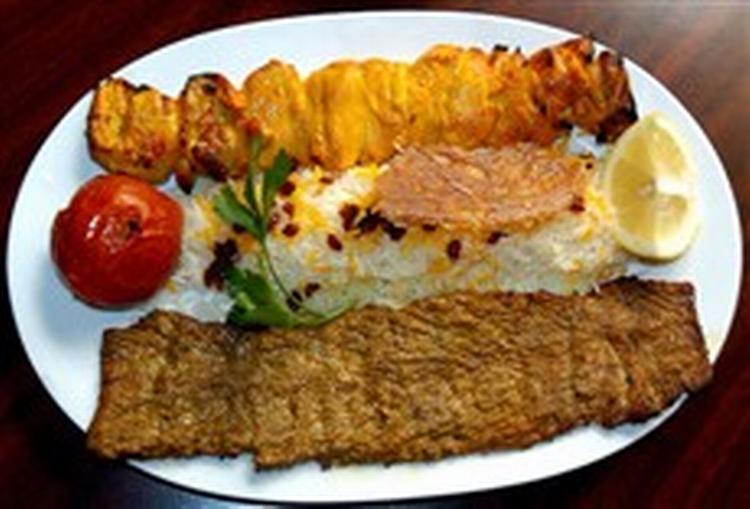 Det er ikke de prætentiøse ambitioner, der præger Den Iranske Forenings Café, hvor studerende og lokale iranske og danske familier bliver spist af. - Foto: Ulrik Jantzen. 