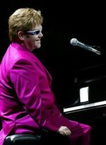 Elton John, U2 og Eminem er alle ansat hos Universal - derfor bliver deres cd'er nu billigere. - Foto: AP 