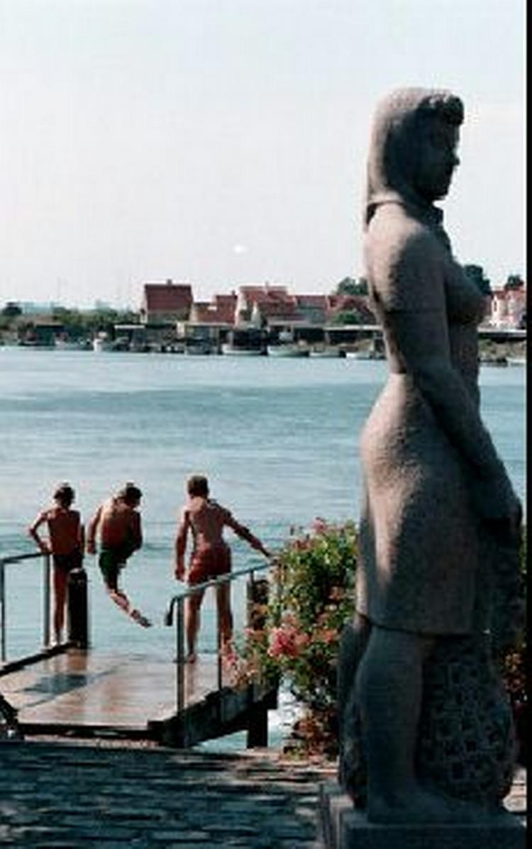 Statuen Amanda ved Kerteminde Havn. - Arkivfoto: Lars Skaaning. 
