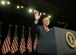 Bush er vendt rundt på en tallerken, når det gælder FN's rolle. - Foto: AP 