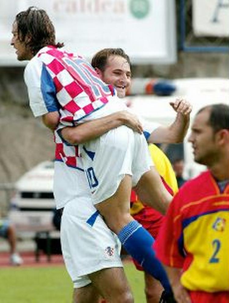 Kroatiske Niko Kovac med nummer ti fejrer sin scoring. - Foto: AP 