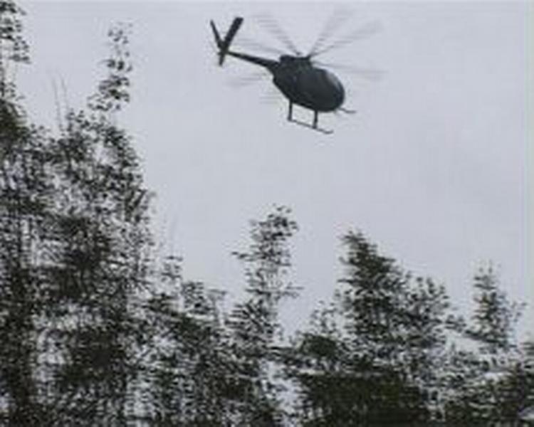 Politiet har sat helikoptere ind i eftersøgningen af den 17-årige. - Foto: Localeyes 