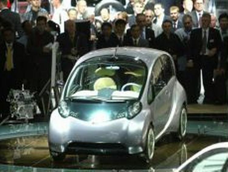Mitsubishi 'i' - et bud på fremtidens bybil. Foto: Michael Probst/AP 