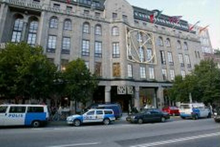Politiet har ikke fastslået, hvordan gerningsmanden forlod varehuset NK efter at have stukket Anna Lindh ned. - Foto: AP 