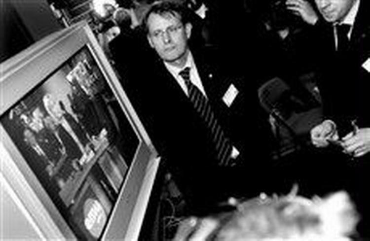 Den socialdemokratiske kampagnefører, Anders Sundström, må se nederlaget i øjnene. Mordet på Anna Lindh ændrede ikke det markante svenske nej til euroen.   Foto: Pelle Rink 