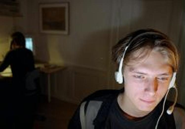 Tal i telefon via pc'en. Nemt og gratis, hvis bredbåndet i forvejen er i hus. - Foto: Ricky John Molloy. 