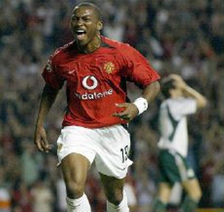 Manchester Uniteds Djemba Djemba glæder sig over sit holds femte scoring mod Panathinaikos tirsdag aften. - Foto: AP 