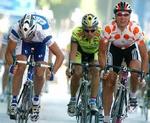 Petacchi (tv) presser sig foran Zabel og vinder spurten i Albacete. - Foto: AP 