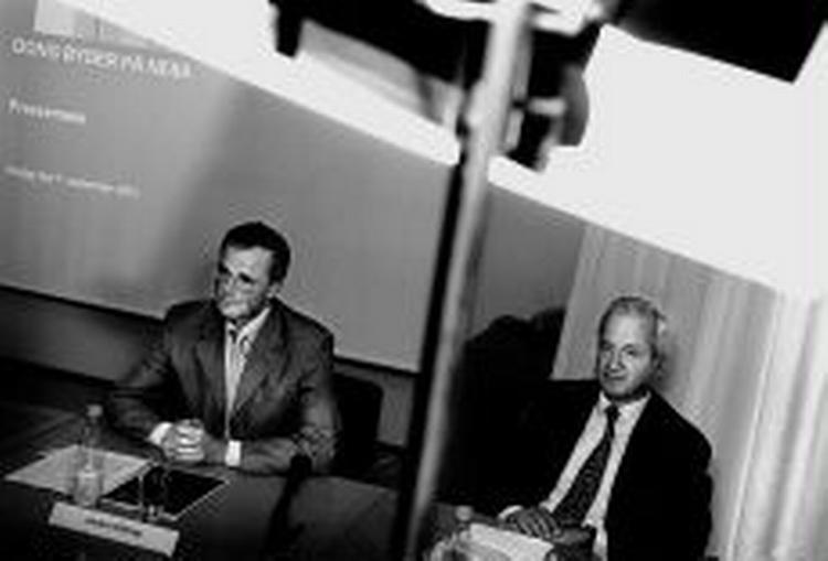 Statens energikoncern DONG er parat til at betale milliarder for NESA. Adm. dir. Anders Eldrup og DONG's formand Sven Riskær, da de præsenterede buddet. - Foto: Ulrik Jantzen 