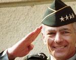 Wesley Clark bliver opfordret af Bill Clinton til at gå efter præsidentposten. - Foto: AP 