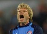 Oliver Kahn vil fortsætte med at passe målet hos Bayern München trods synsproblemer. - Foto: AP 