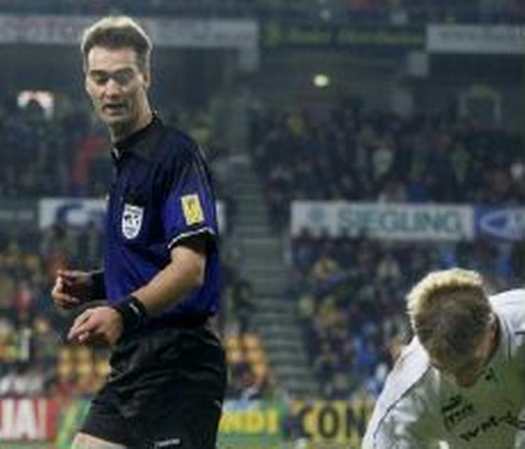 Kim Milton fotograferet under en superligakamp af Lars Hansen. 