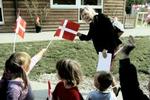 Henriette Kjær på besøg i en privatdrevet børnehave i Kalundborg, der har det svært. Nu vil ministeren gøre det nemmere for private at drive børnehave. - Foto: Miriam Dalsgaard. 