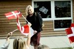 Socialminister Henriette Kjær på besøg i en privat børnehave i Kalundborg, der har det svært. Nu kommer ministeren private børnehaver til undsætning. - Foto: Miriam Dalsgaard. 