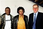 Det nigerianske ægtepar Gladys og Peter Iboi sammen med deres advokat Anders Christian Jensen. - Foto: Miriam Dalsgaard 