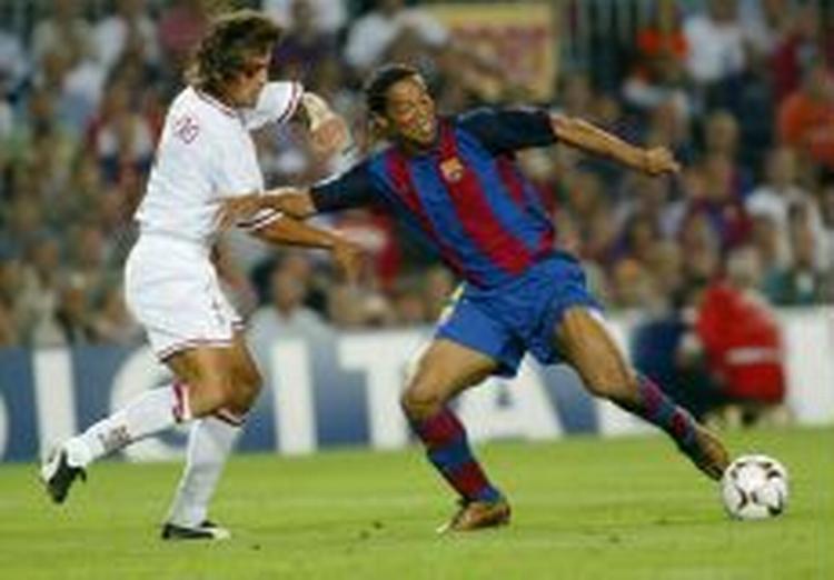 Ronaldinho skal være med til at løfte Barcelona. - Foto: AP 