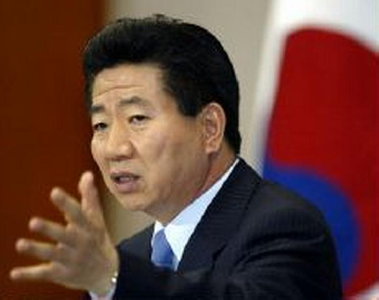 Præsident Roh Moo-hyun risikerer folkelig modstand mod bidrag til USA's koalition i Irak. - Foto: AP 
