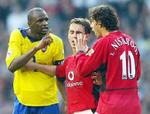 Det gik helt galt mellem Arsenals Patrick Viera og Ruud van Nistelrooy. - Foto: AP 
