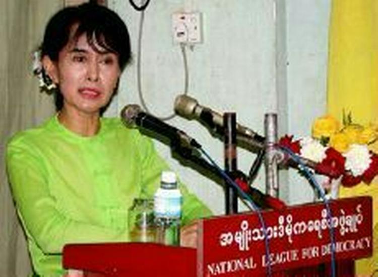 Suu Kyi har været tilbageholdt af militærjuntaen i Burma siden 30 maj, hvor der var sammenstød mellem militæret og Suu Kyis tilhængere. - Foto: AP 