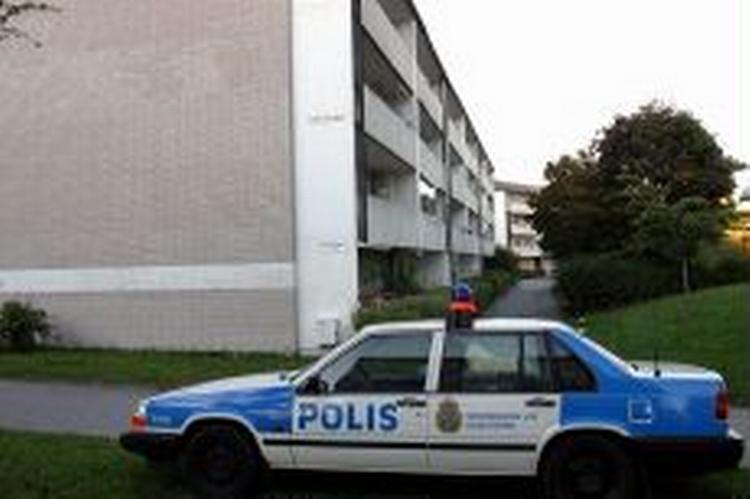 Manden boede sammen med i en lejlighed i dette kvarter i forstaden Tullinge sammen med sin mor og søster. - Foto: AP 