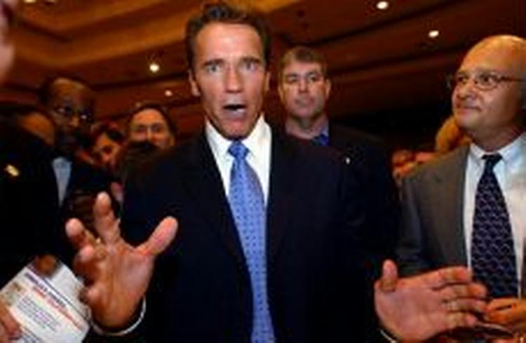 Arnold Schwarzenegger i Los Angeles torsdag aften. - Foto: AP 