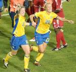Sveriges kvinder slog Canada 2-1 i den ene semifinale. - Foto: AP 